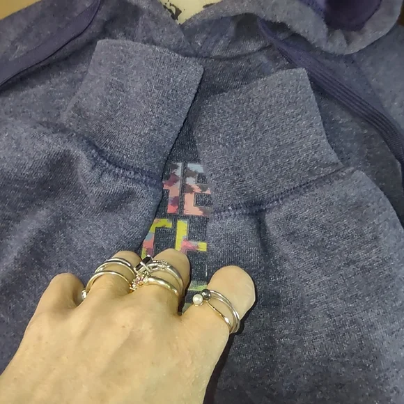 Xs women's North Face Hoodie - Picture 6 of 10